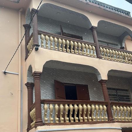 Debora Guest House Freetown Exteriör bild