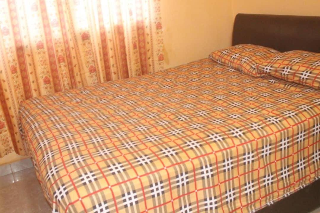 Debora Guest House Freetown Exteriör bild