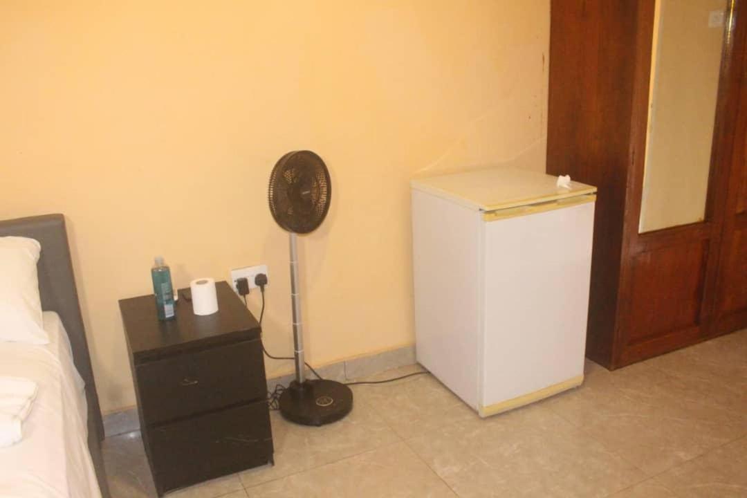 Debora Guest House Freetown Exteriör bild
