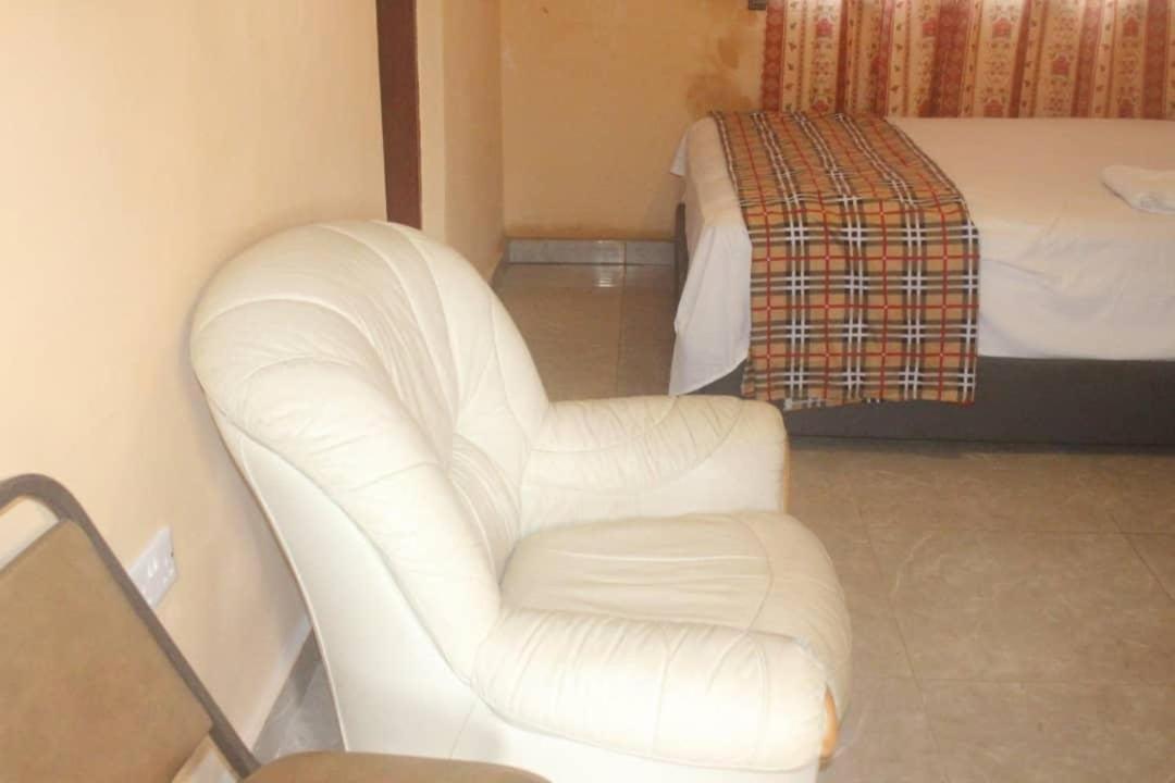 Debora Guest House Freetown Exteriör bild