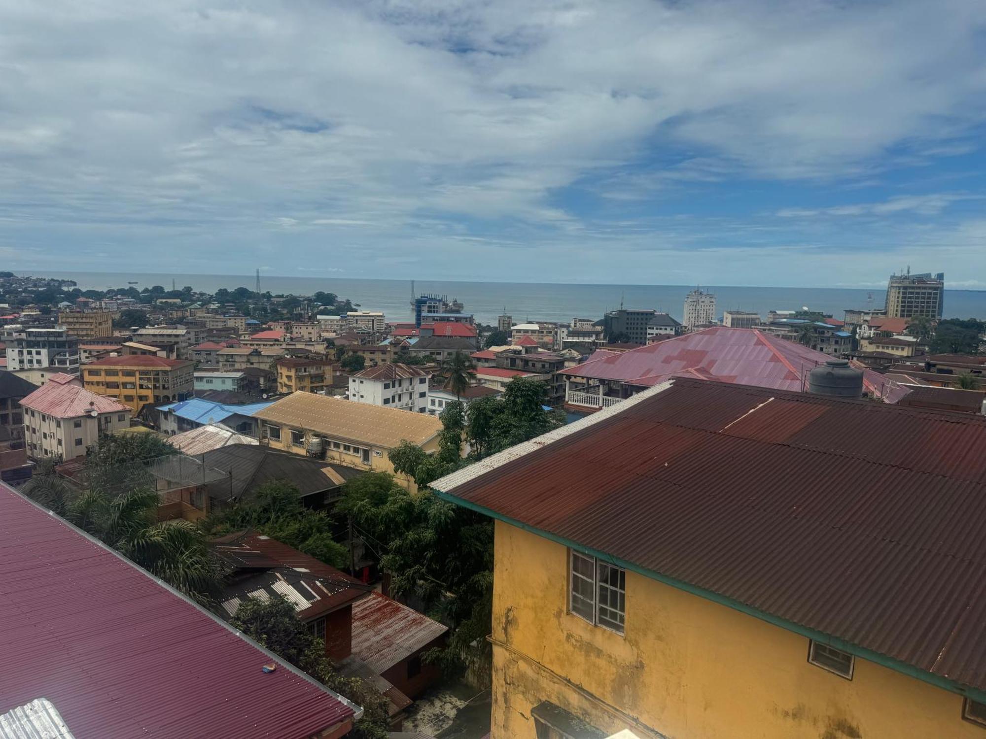 Debora Guest House Freetown Exteriör bild